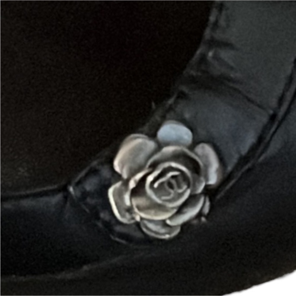 Authentic Chanel luxury designer vintage Camelia black leather pumps heels 9.5 - Picture 5 of 12